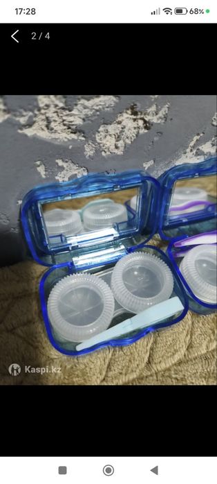 Контейнер с зеркалом и пинцетом