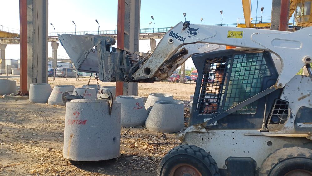 Miniexcavator de inchiriat