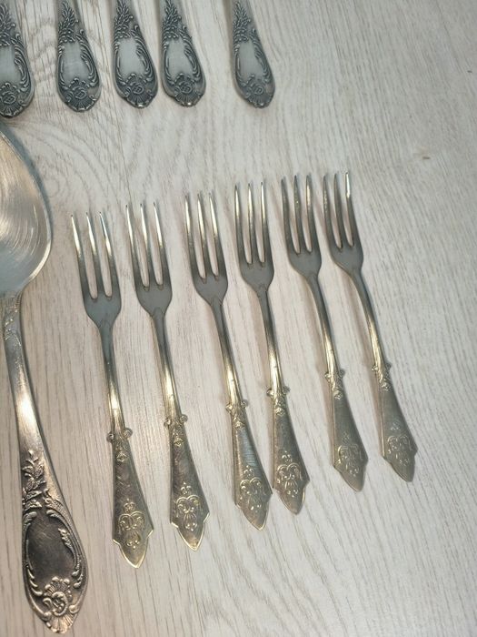 Посребрени прибори за хранене