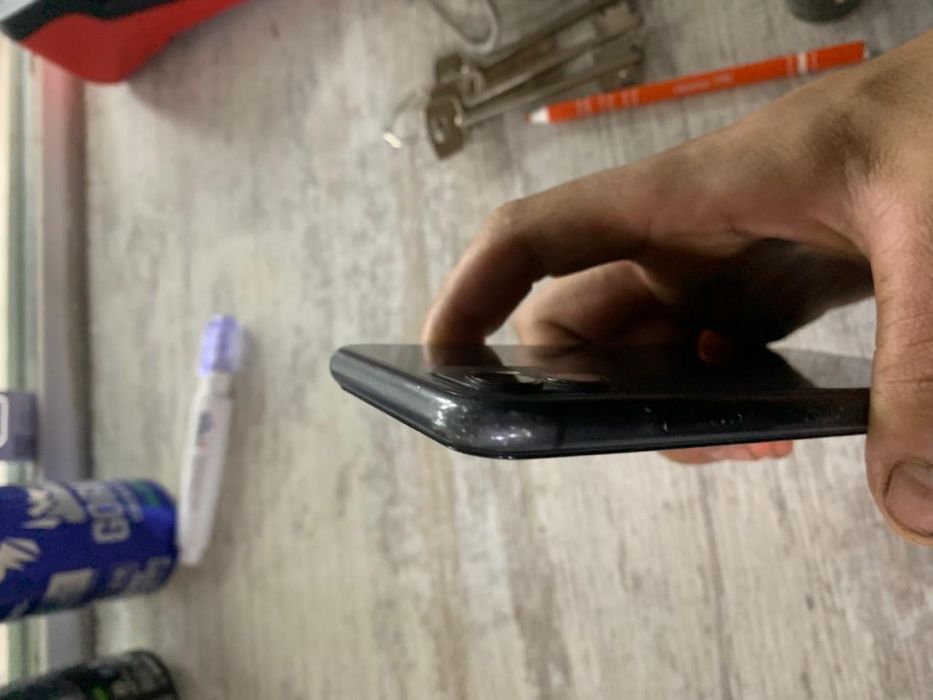 Продам Айфон 11 64гб