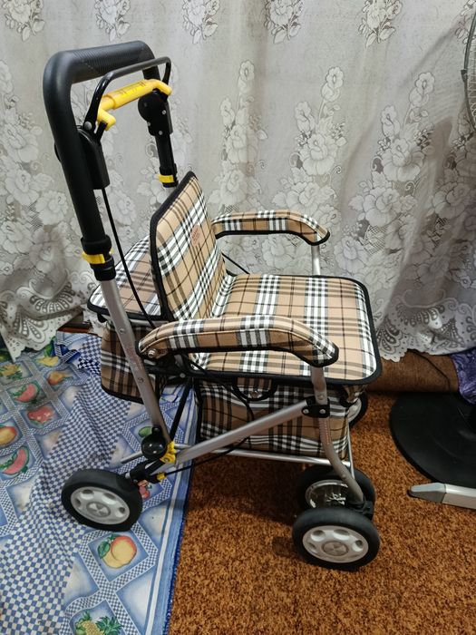 Коляска- держатель для пожилых людей.  Для покупок и отдыха..