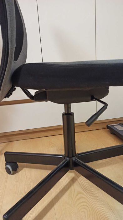 Офис стол FLINTAN - сив цвят