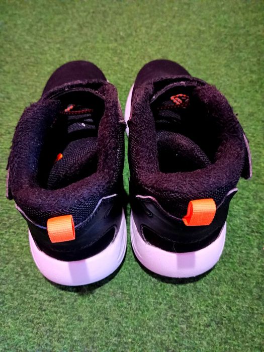 Зимни обувки за момче номер 33