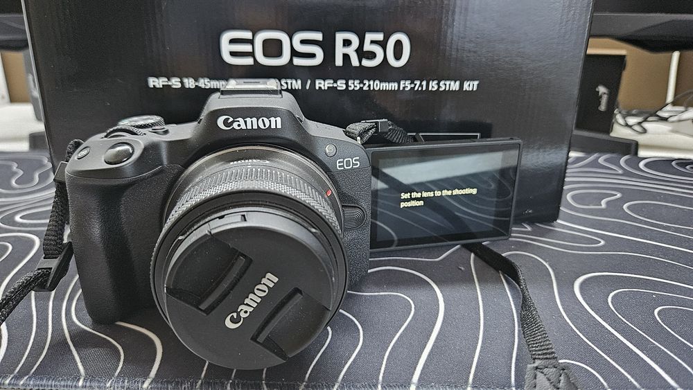 Canon Kit EOS R50 cu 2 obiecte 18-45MM și 55-210MM