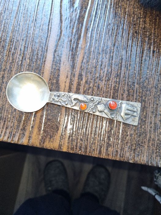 Lingura De argint Masiv.Este veche pentru cine cunoaște.400 lei