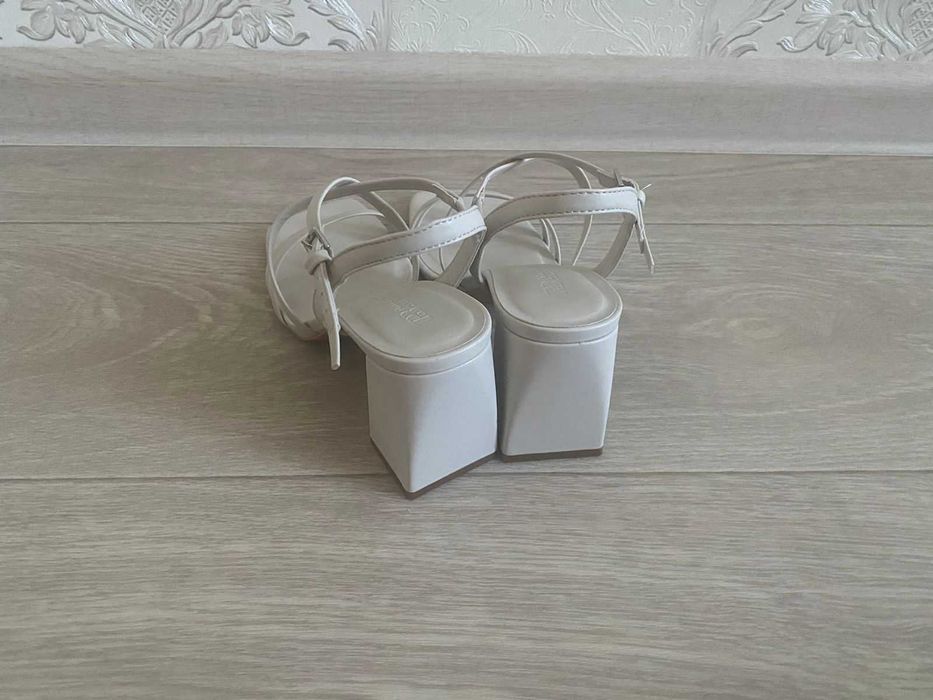 Продам босоножки 36-37 размер