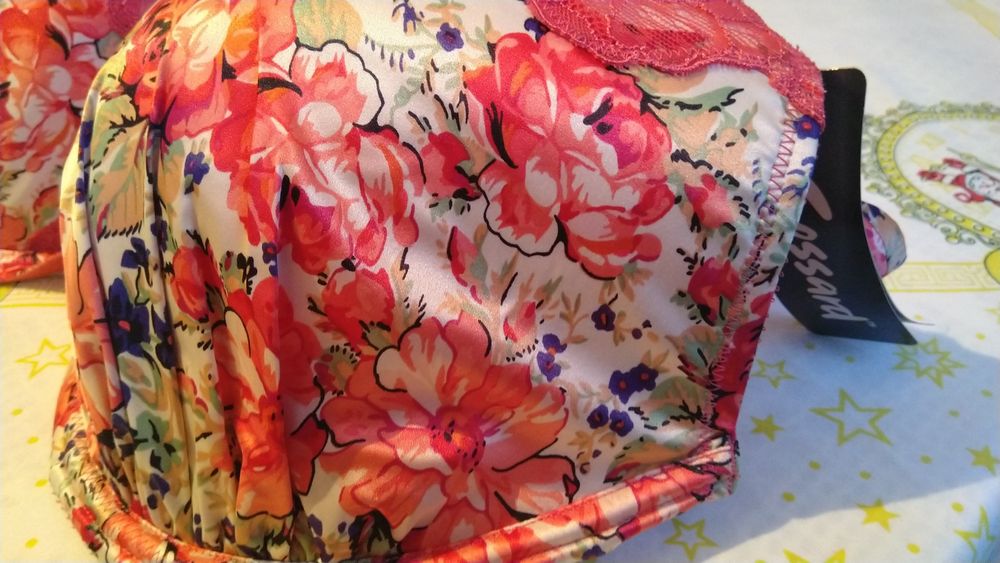 НОВ комплект сутиен 36E и бикини XL Gossard