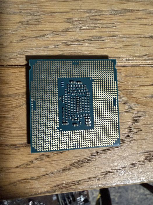 Procesor i3 - 8100 la 3,60 ghz