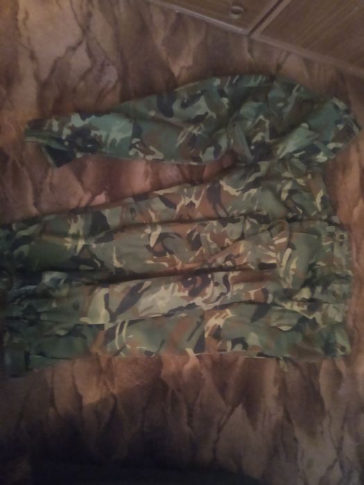 Камуфлажни панталони.те са много здрави могат.да се изплзват за лов .и