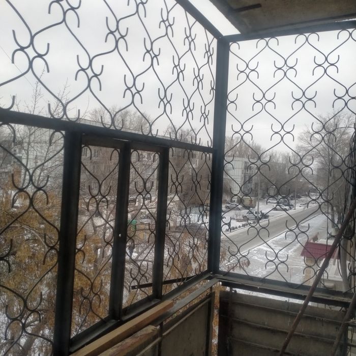 Продам металлические решетку на балкон