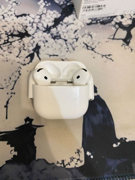 AirPods 4 — оригинал, отличное состояние
