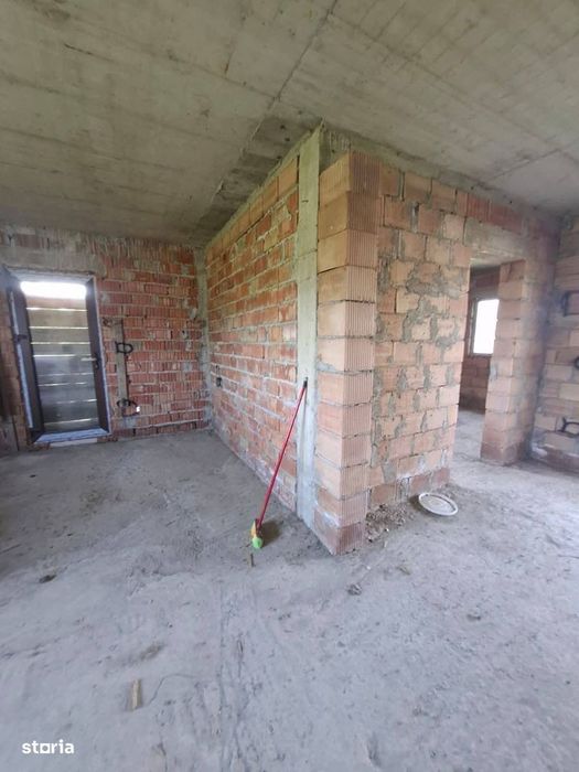 De vanzare Vila la rosu din caramida in apropiere de Roman,79.900 euro
