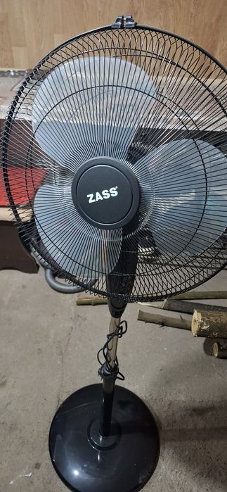 Vând ventilator zass