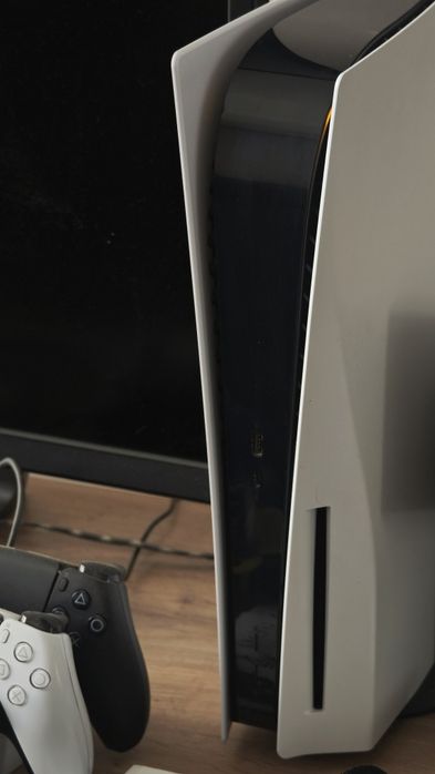 PlayStation 5 с дисководом + 2 геймпада + 11 игр