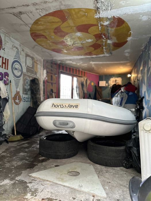 Лодка риб с мотор