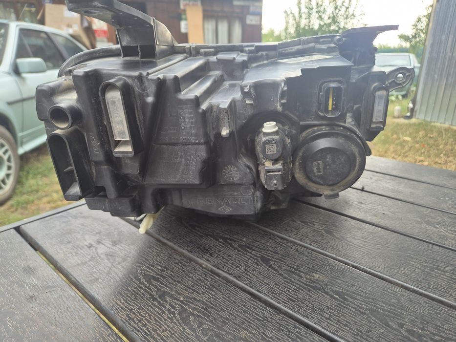 Far original Dacia Duster 2021 2024 fara defecte sau accidente ( nu merge led ul)in rest este perfect  schimbat pe casco