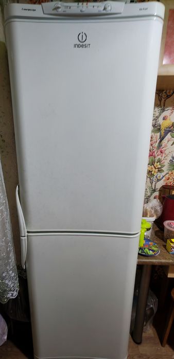Холодильник Indesit