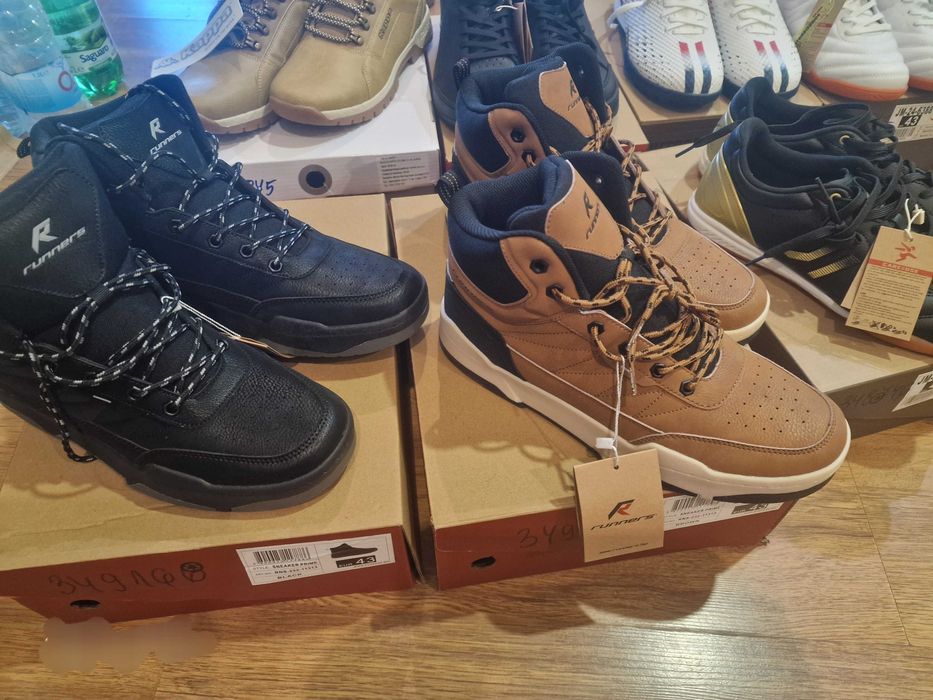 Маратонки разпродажба от затворил магазин