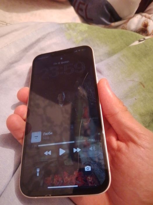 Обменяю айфон 13