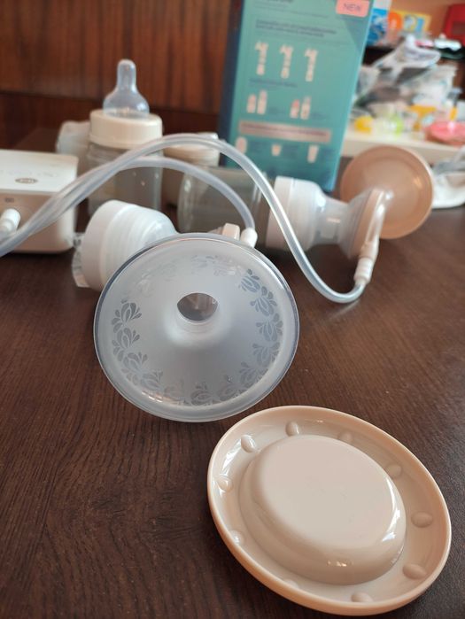 Двойна електрическа помпа за кърма Canpol -2 in 1 все още в гаранция