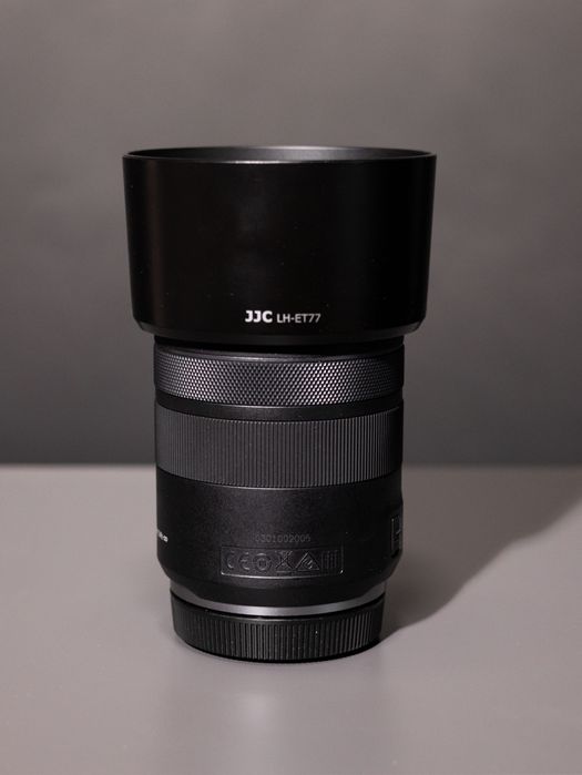 Canon RF 85mm F2 Macro IS STM + parasolar