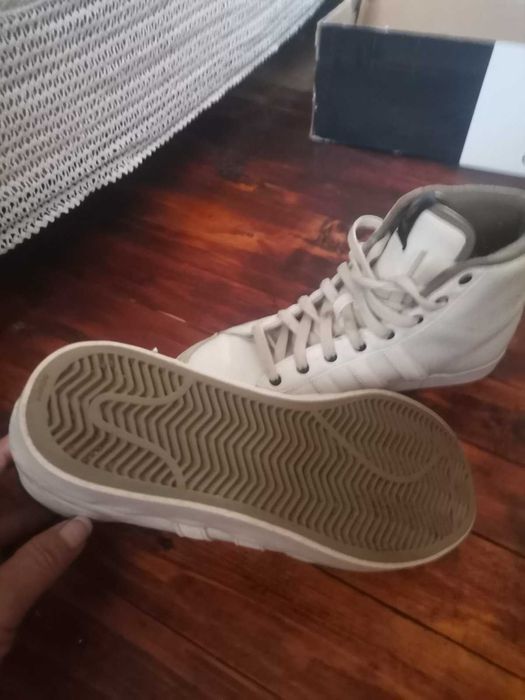 Продавам оригинални дамски кецове