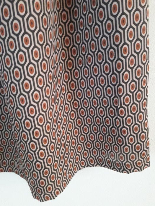 Fustița subtire cu jupă  .