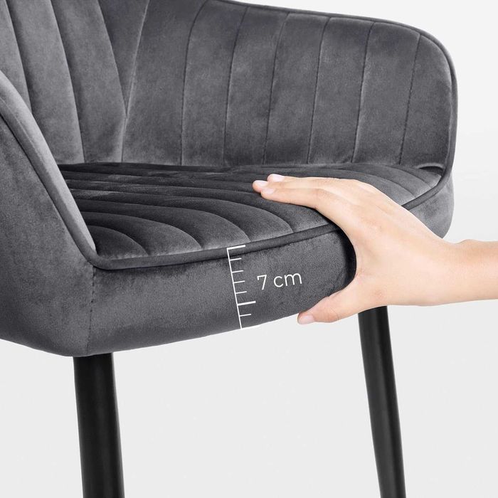 Трапезен стол по един брой от сиво и кремаво