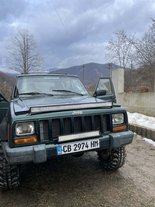 Vând Jeep Cherokee XJ 2.5 DIESEL