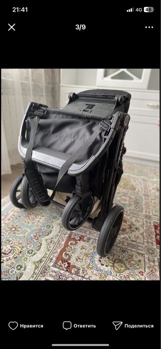 Детская коляска коричневого цвета