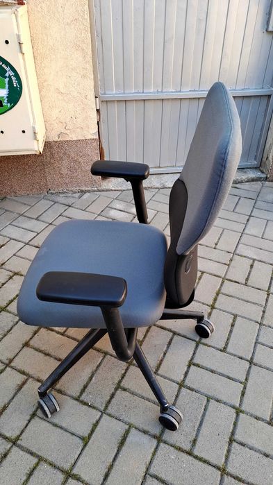 Vanzare Frigider Arctic și scaun birou Steelcase