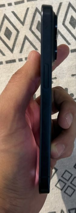 Продаю iPhone 15pro, 80% заряда, не гонит, не тормозит