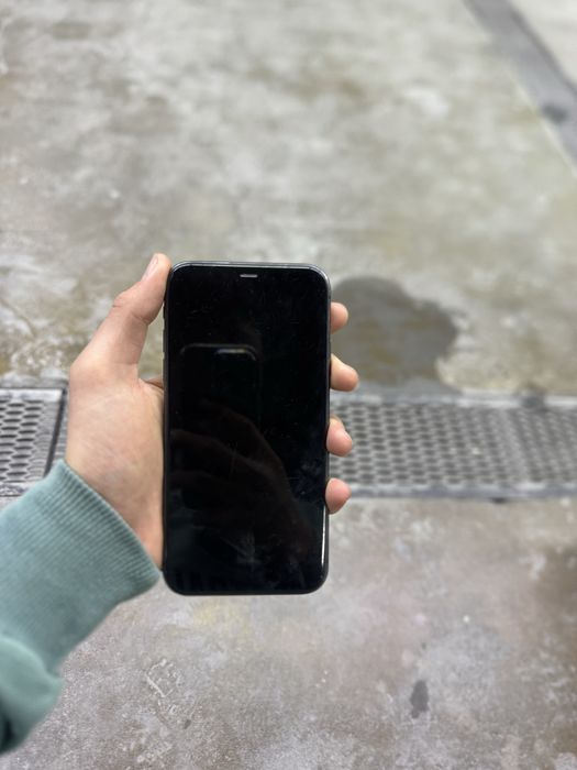 Продам iPhone 11 Айфон 11 в хорошем состоянии