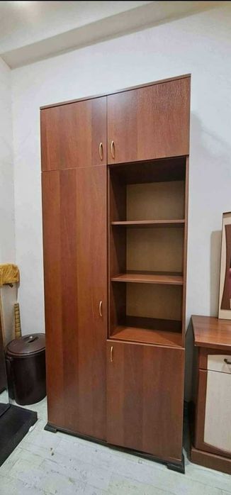 Shkaf ofis prixojka