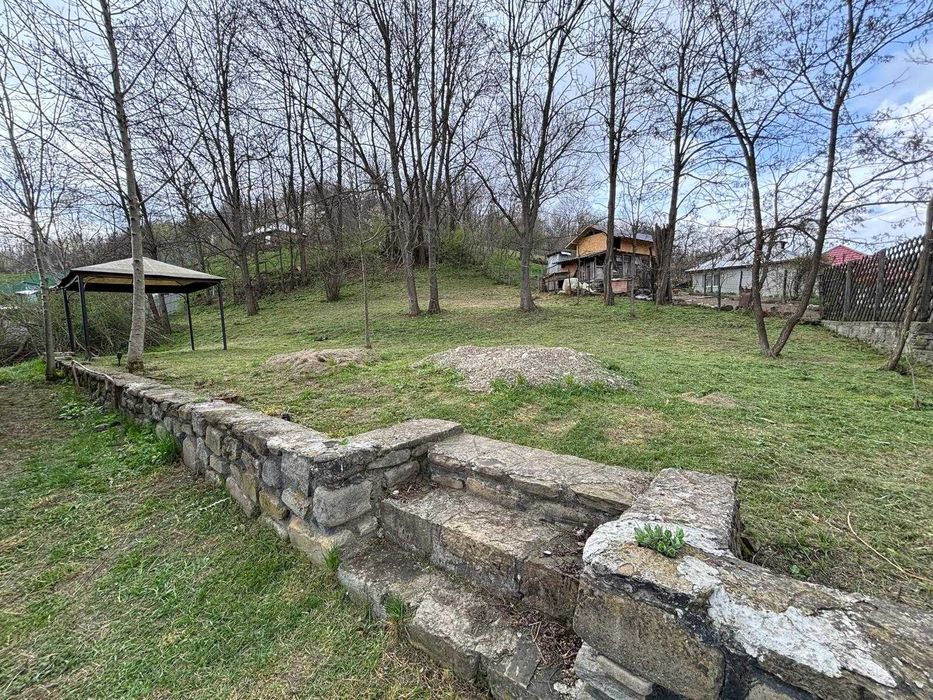 CASA DE VANZARE  ÎN ALUNIȘ, PRAHOVA – 1.559 MP TEREN, CENTRUL SATULUI