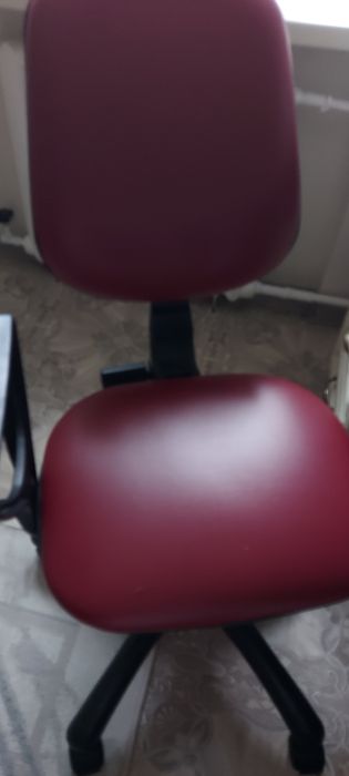 Продам письменный  стол с креслом