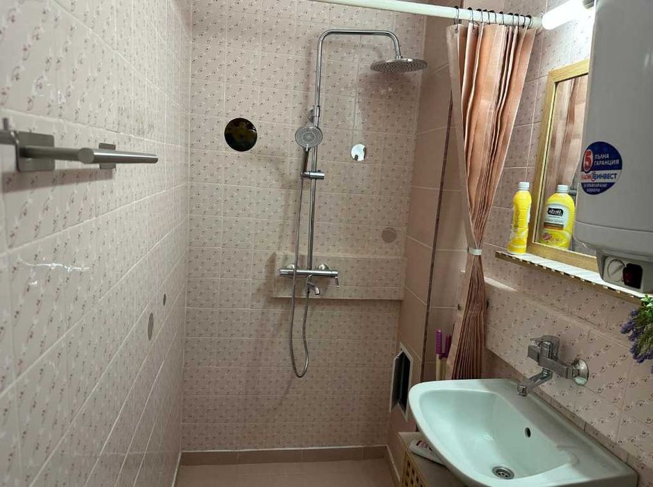 Дава се под наем Четиристаен апартамент в Варна, Център - 80 кв.м за 538.56 € - Снимка #12