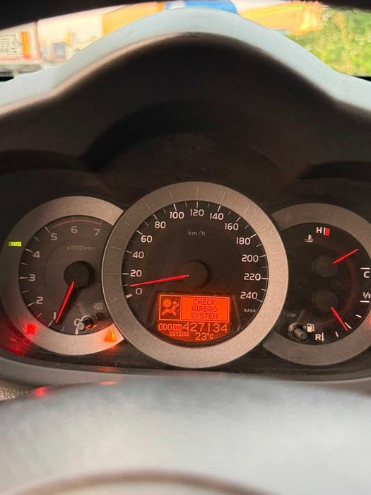 Toyota RAV4 2006 2.2 Diesel , 4x4 cu Blocant | Dotări de Top (Piele, Trapă, Navigație)