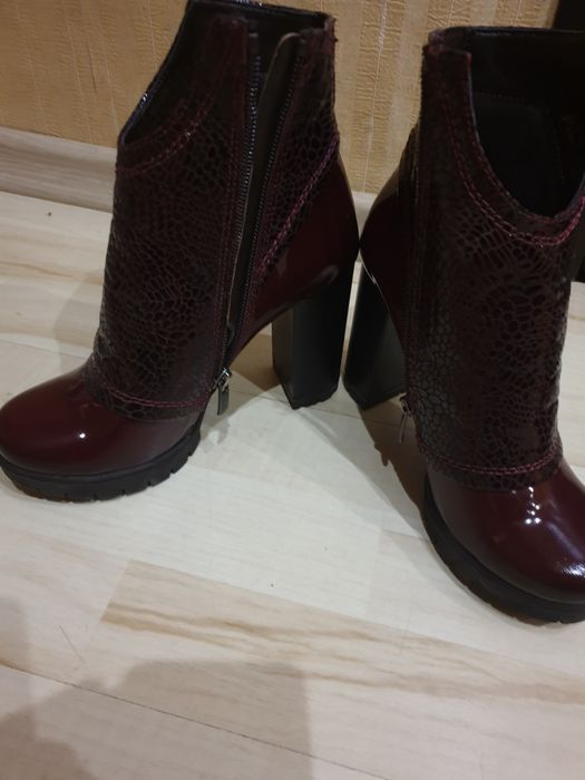 Дамски лачени боти от естествен лак