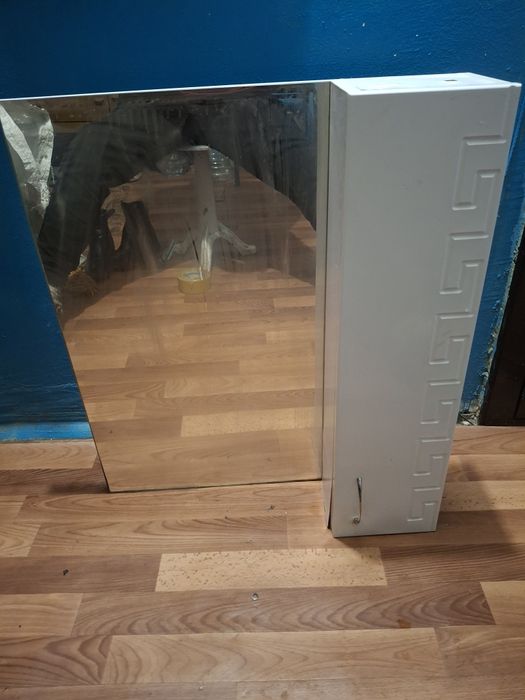 Продам настенные  зеркало