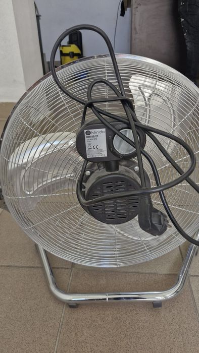 Vând ventilator metalic de podea Klindo KHV18-21, putere 125W.