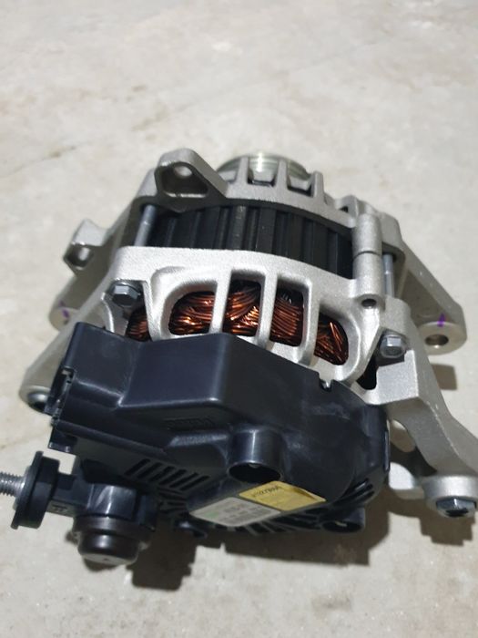 Продам генератор на KIA BONGO 3