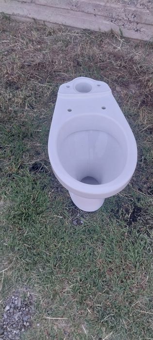Унитаз б/у жақсы жағдайда. Крышкасы жоқ.