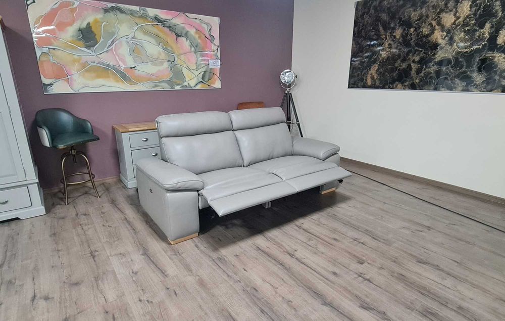 Италиански бежов кожен диван тройка с електрически релакс механизъм