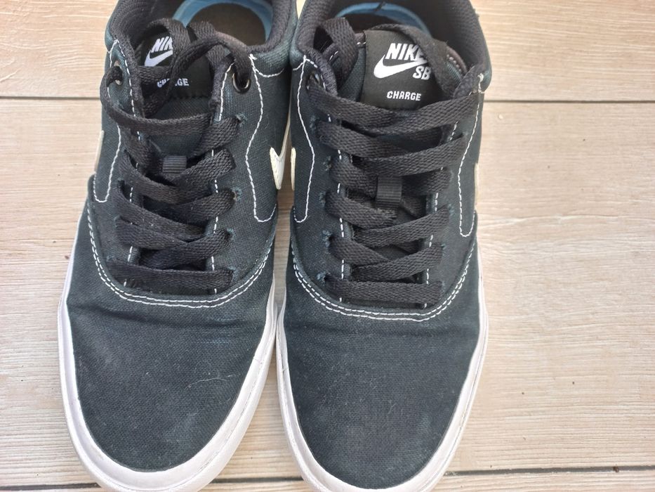 Платненки NIKE, оригинални, черни с бяла подметка, текстилни.