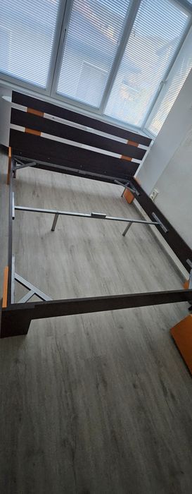 Спалня с две нощни шкафчета