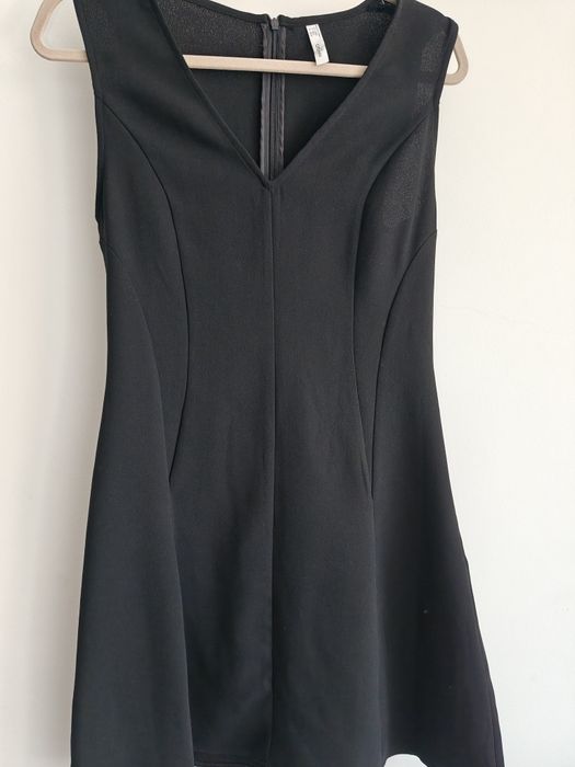 Rochie S cu mâneci lungi , Rochie neagra