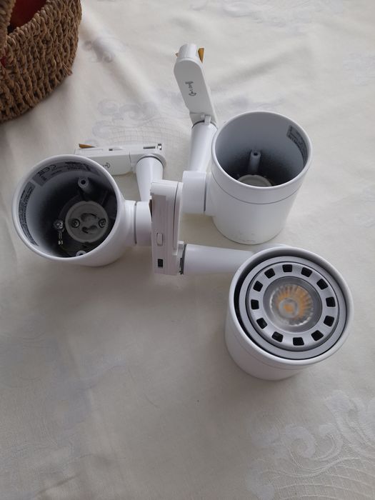 Spoturi de iluminat în stare foarte bună. Sunt 5 bucăți,  de culoarepe