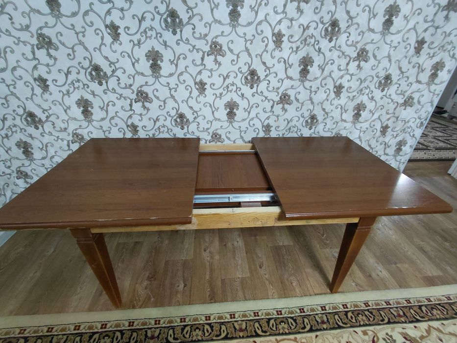 Продам обеденный стол