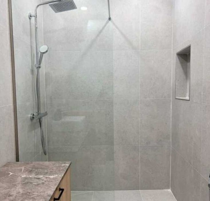 Продавам тристаен апартамент в Дружба